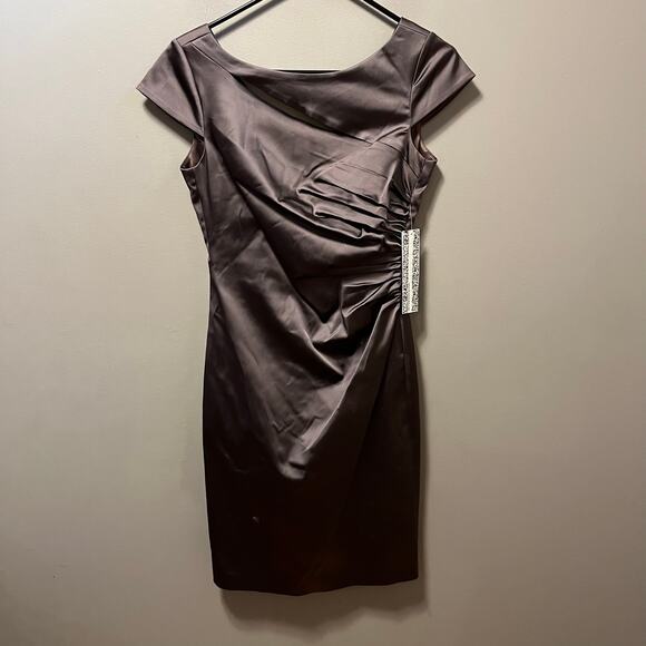 Kay Unger‎ New York Cap-Sleeve Ruched Cocktail Dress Mink Satin Size 2 New - Picture 1 of 10